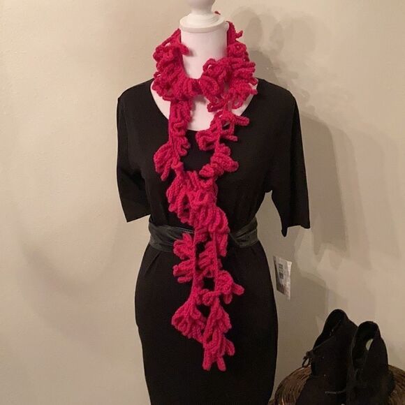 Angelas Designs NWT hand crocheted hot pink Boa scarf - Picture 4 of 8